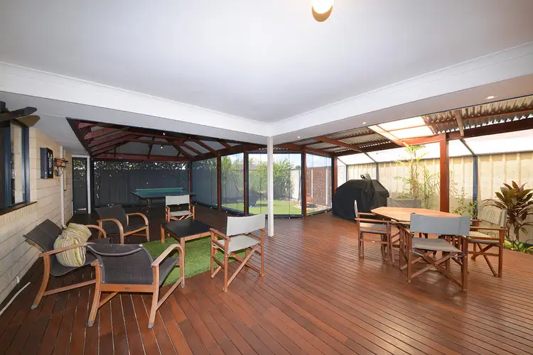1 Litchfield Cres, Carramar WA 6031