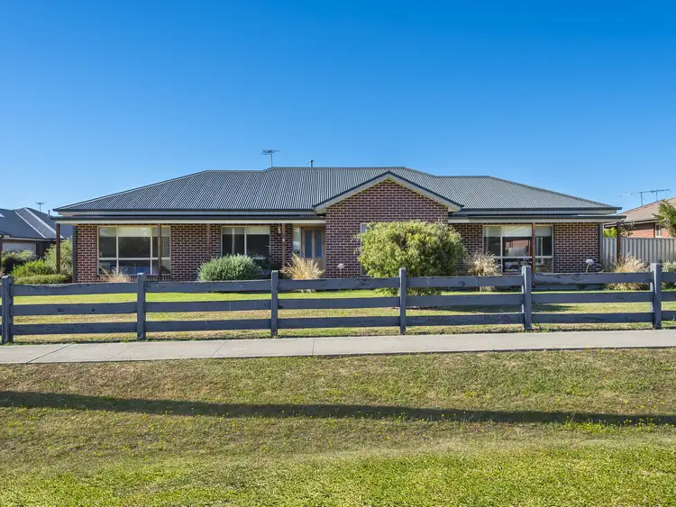 Unit 9/1 Stawell St, Romsey VIC 3434