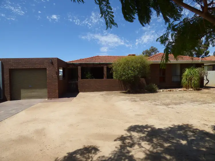 2 Jackson Way, Merredin WA 6415