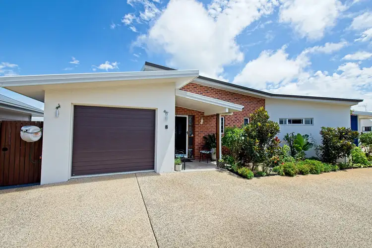 Villa 2/6 Back Hill Dr, Coral Cove QLD 4670