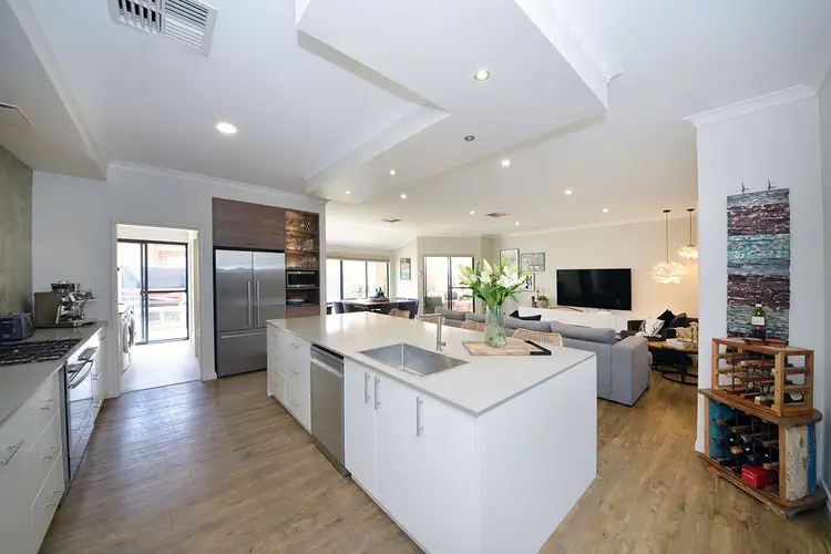 28 Litchfield Cres, Carramar WA 6031