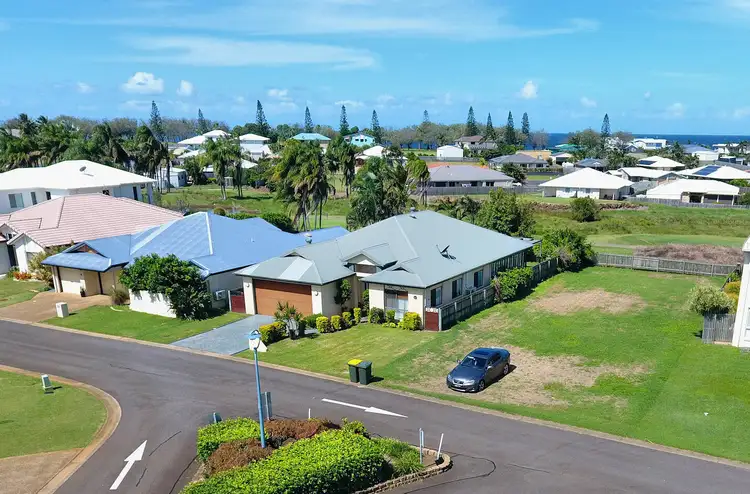 5/5 Robert John Cct, Coral Cove QLD 4670