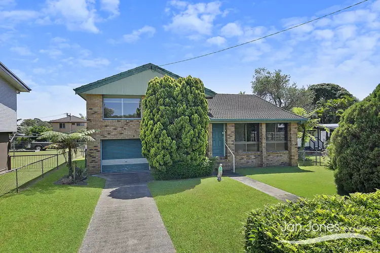 5 Armstrong St, Clontarf QLD 4019