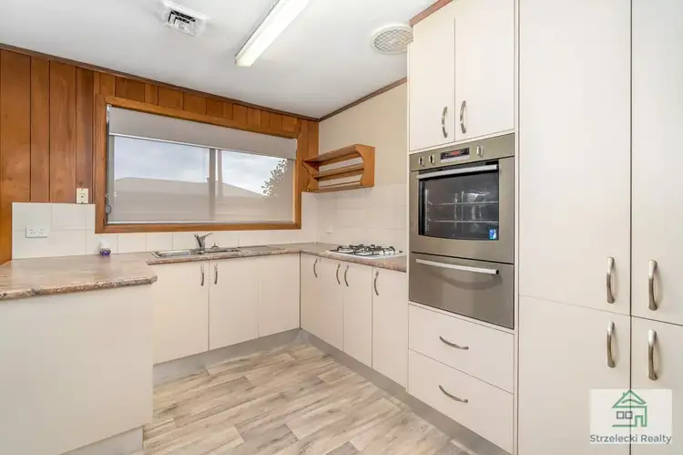 Fifth view of Homely house listing, 2 Hyland St, Moe VIC 3825