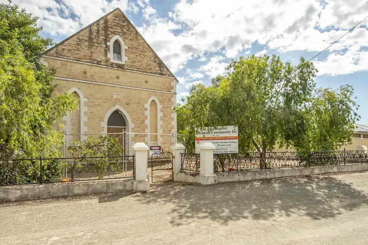 38 Victoria St, Laura SA 5480