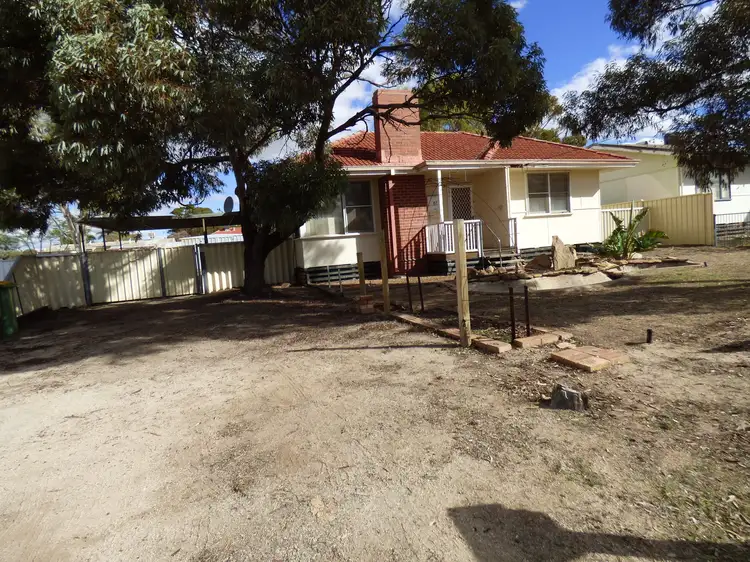87 Caw St, Merredin WA 6415