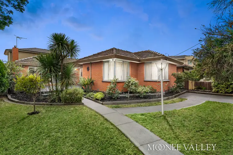 18 Westminster Drive, Avondale Heights VIC 3034