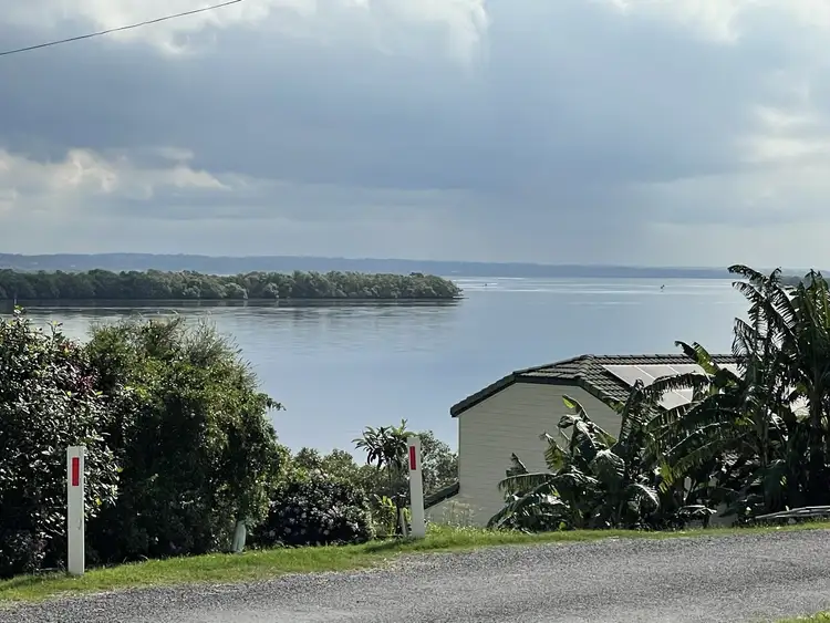 8-10 Mark Rd, Russell Island QLD 4184