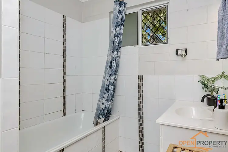 Sixth view of Homely house listing, 5 Samuel Ct, Burdell QLD 4818