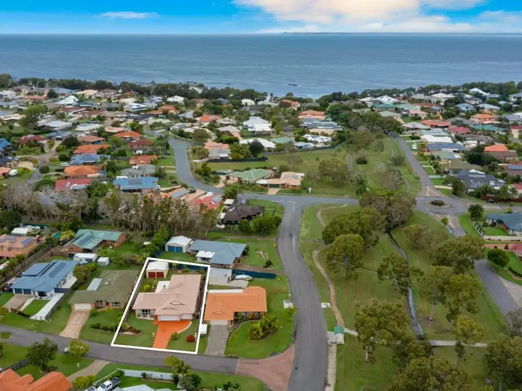 4 Smout Ct, Sandstone Point QLD 4511