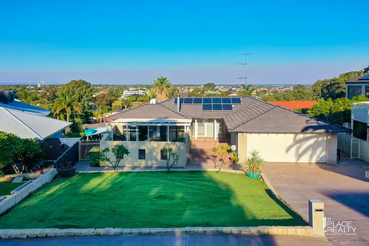 17 Armstrong St, Halls Head WA 6210