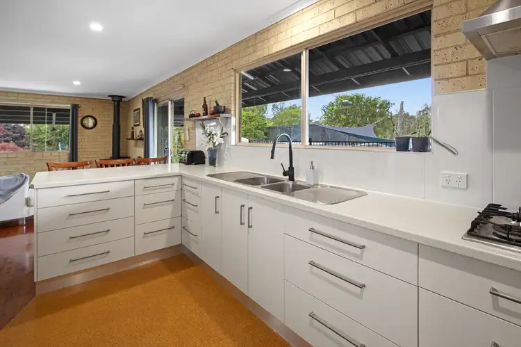 36 Amanda Ave, Oakhurst QLD 4650