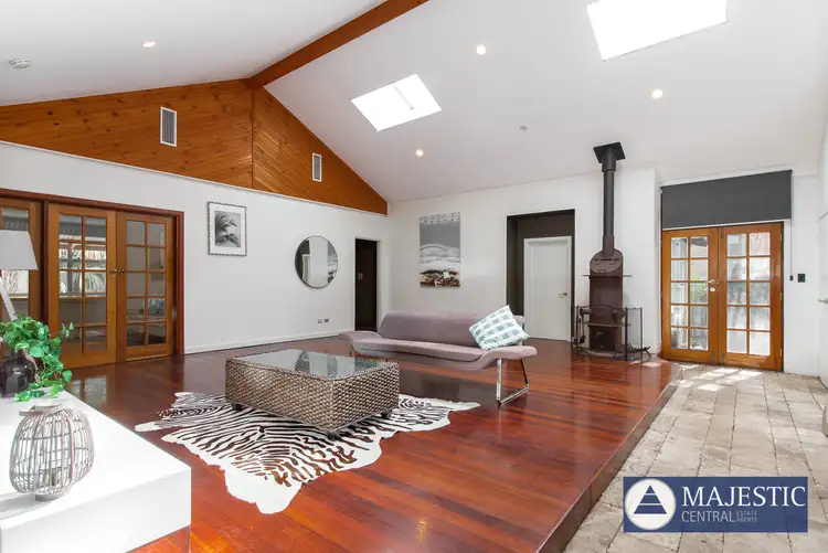 6 North Lake Road, Alfred Cove WA 6154