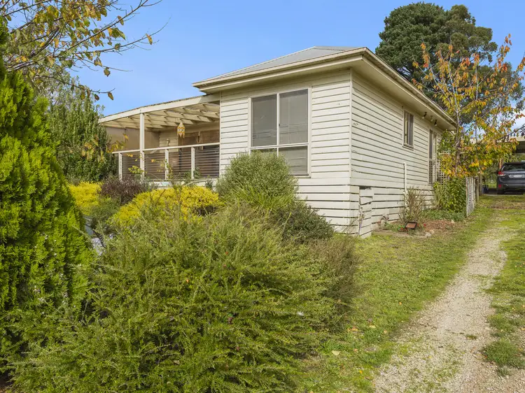11 Dundas St, Lancefield VIC 3435