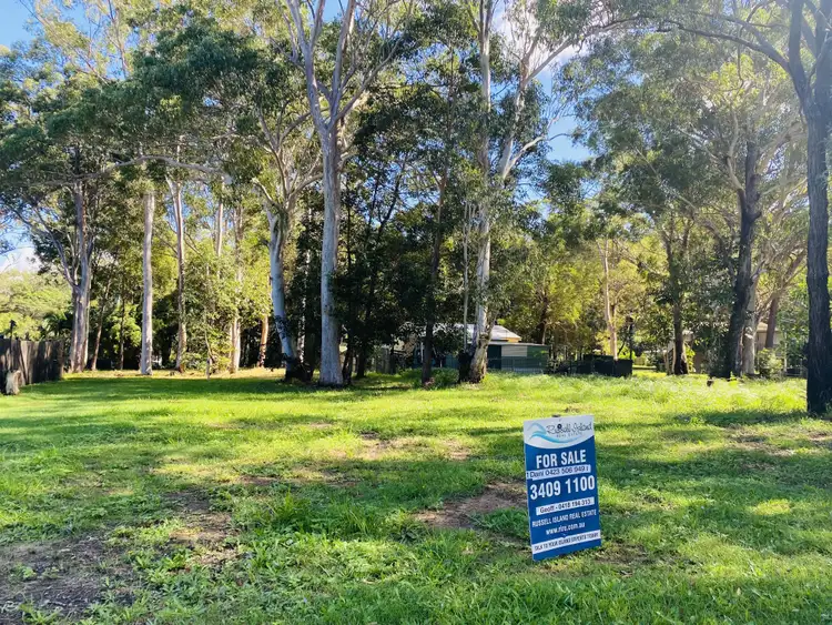 100 South End Rd, Russell Island QLD 4184