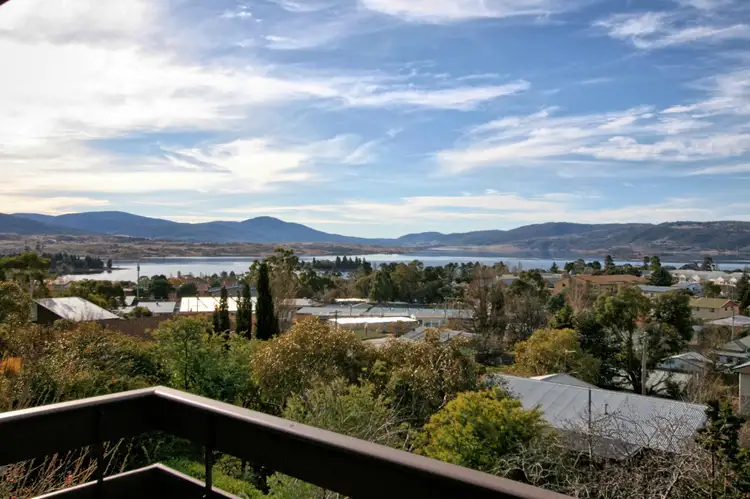 11 Bogong Street, Jindabyne NSW 2627