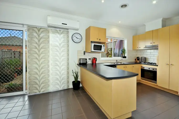Sixth view of Homely townhouse listing, 5 Seggan Circle, Gowanbrae VIC 3043