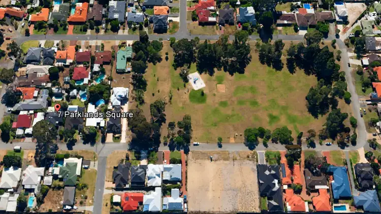 PL2/7 Parklands Square, Riverton WA 6148