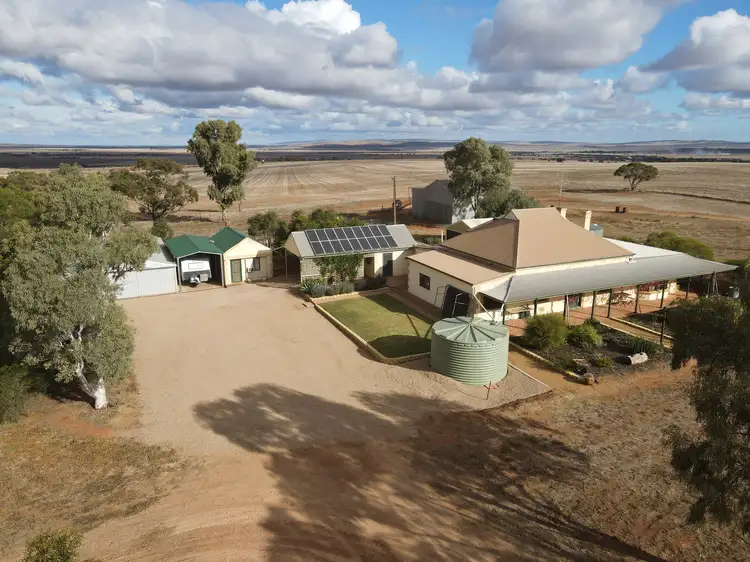 176 Huddleston Rd, Crystal Brook SA 5523