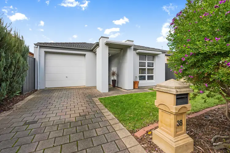 38 Oakwood Cct, Munno Para West SA 5115