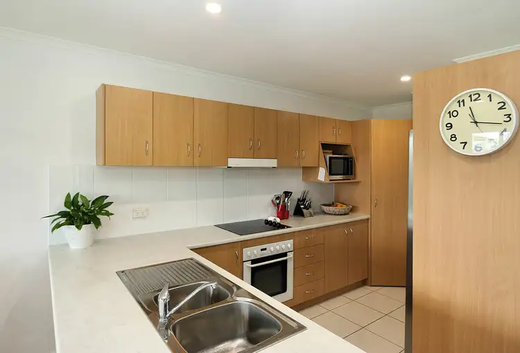 Sixth view of Homely unit listing, Unit 4/4 Bargara Lakes Dr, Bargara QLD 4670