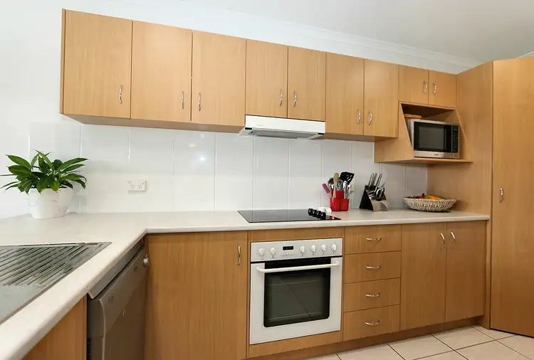 Seventh view of Homely unit listing, Unit 4/4 Bargara Lakes Dr, Bargara QLD 4670