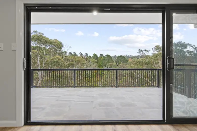 100 Rawson Pde, Leura NSW 2780