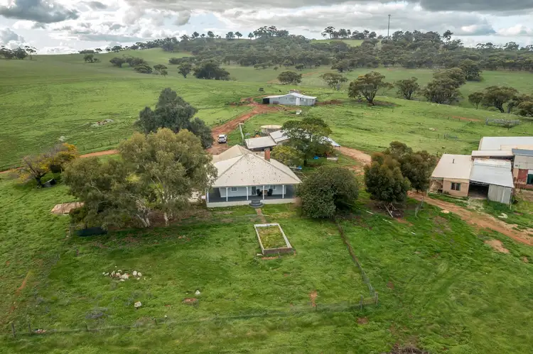 215 Church Gully Rd, Nunile WA 6566