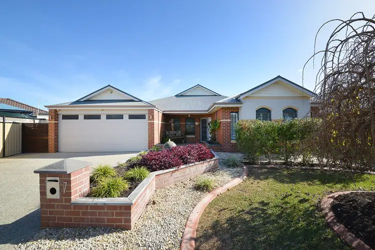 7 Stanbroke Turn, Carramar WA 6031