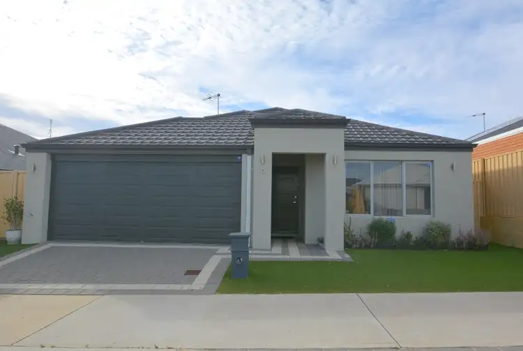 4 Oakes Way, Hammond Park WA 6164