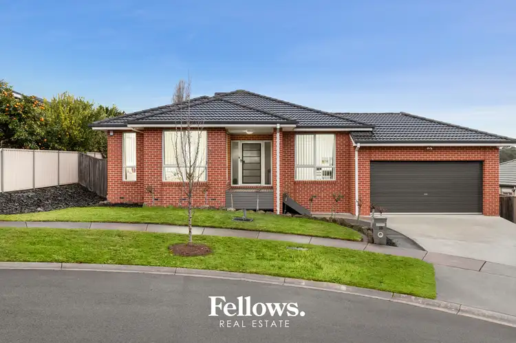 18 Valleyview Grove, Drouin VIC 3818
