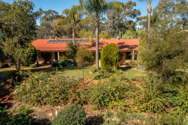 12 Whitfield Rd, Dumbarton WA 6566