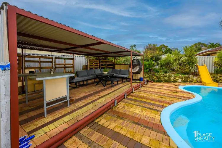5 Simmons Loop, Parmelia WA 6167