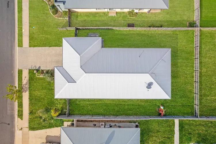 Second view of Homely house listing, 4 Onyx St, Emerald QLD 4720