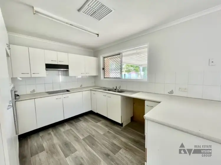 Third view of Homely house listing, 5 Louisa Ct, Emerald QLD 4720