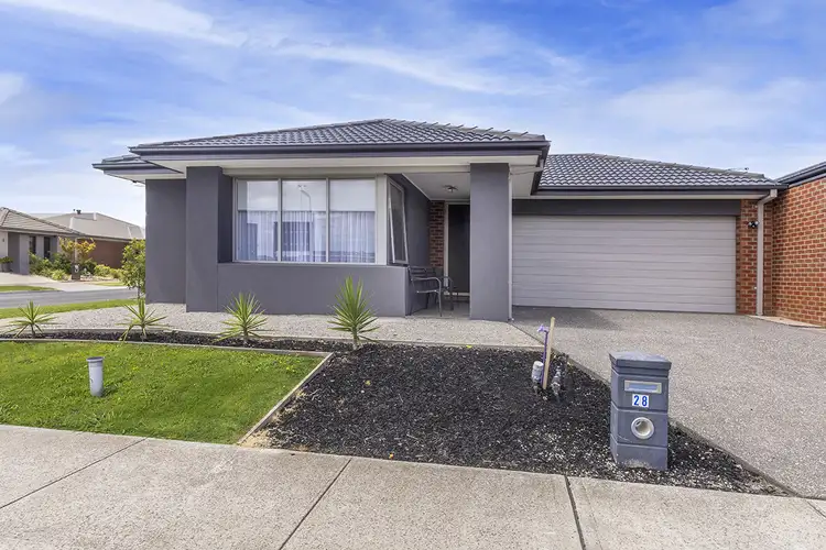 28 Ravenhurst Cct, Cranbourne North VIC 3977