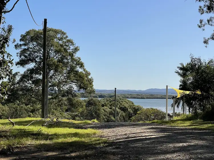 10 Ranora Ave, Russell Island QLD 4184