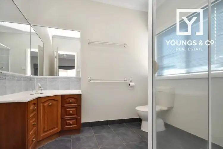 Fifth view of Homely house listing, 10 Glenn Erin Ct, Mooroopna VIC 3629