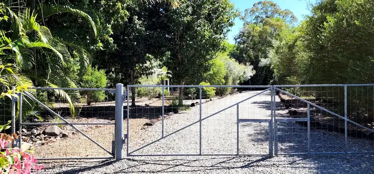 10 Edmondson Cl, Cardwell QLD 4849