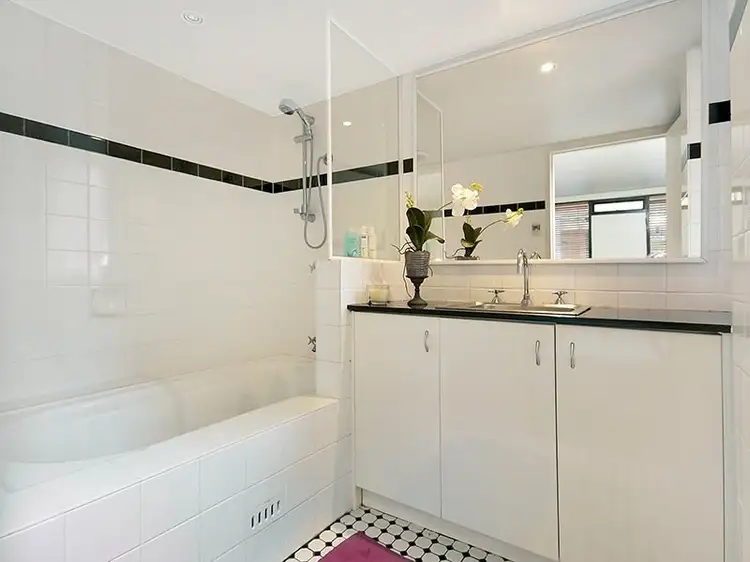 Fourth view of Homely studio listing, 208/8 Ward Avenue, Elizabeth Bay NSW 2011