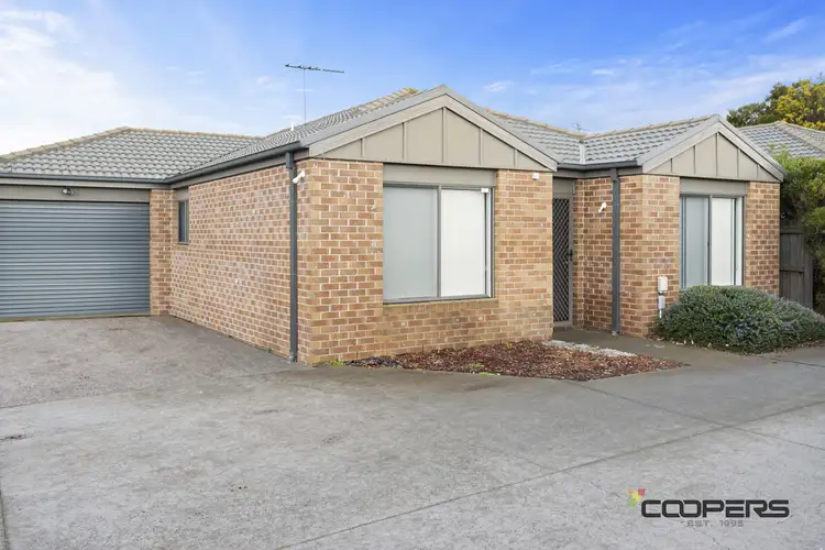 2/4 Austin Place, Melton South VIC 3338