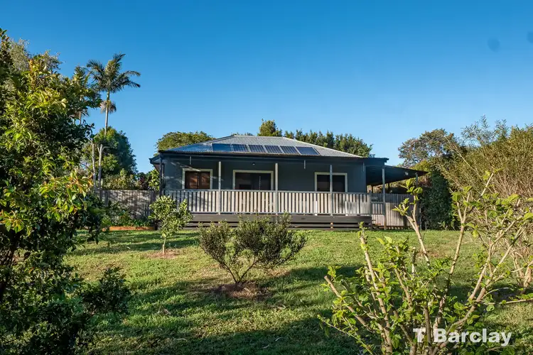 6 June Parade, Lamb Island QLD 4184