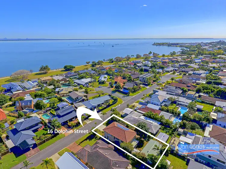 16 Dolphin Street, Newport QLD 4020