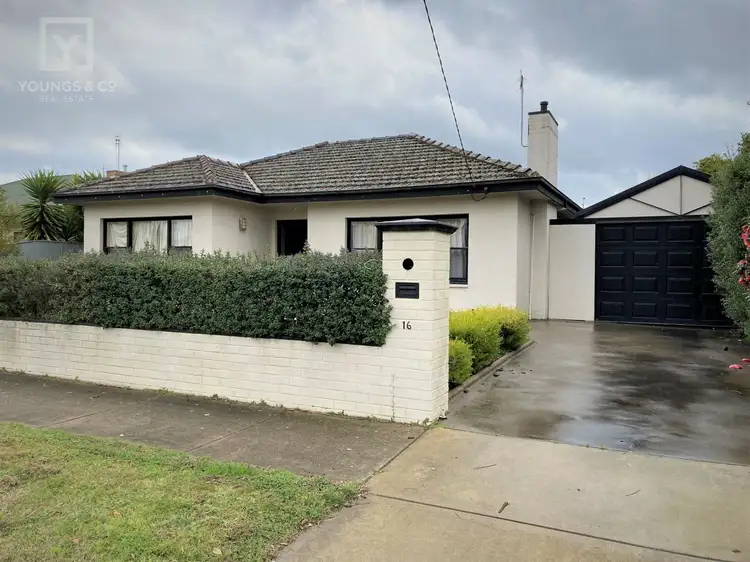 16 Alamein St