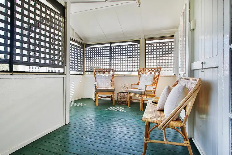 25 Booval St, Booval QLD 4304