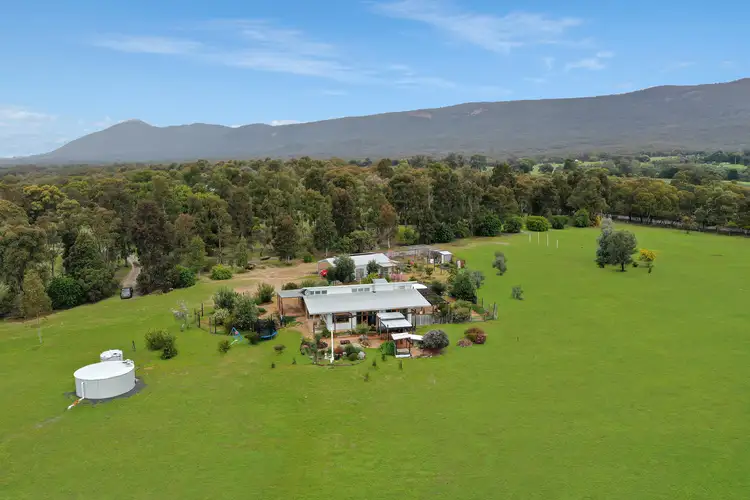 27 Lennox Rd, Halls Gap VIC 3381