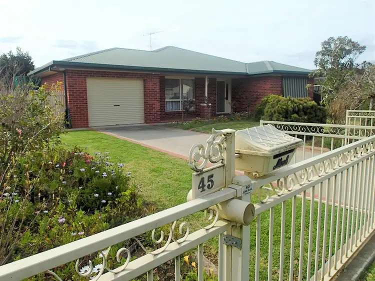 45 Banksia Dr, Corowa NSW 2646