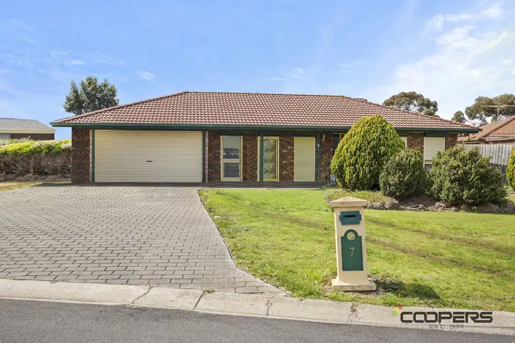 7 Braewood Pl, Melton West VIC 3337