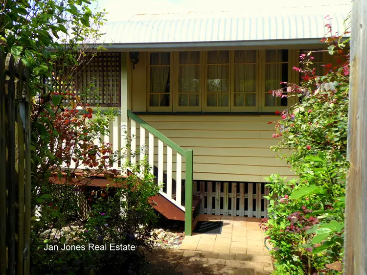 13 Arthur St, Woody Point QLD 4019
