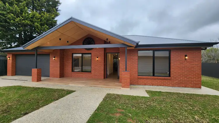 1, 13 Bernhardt Cres, Hahndorf SA 5245